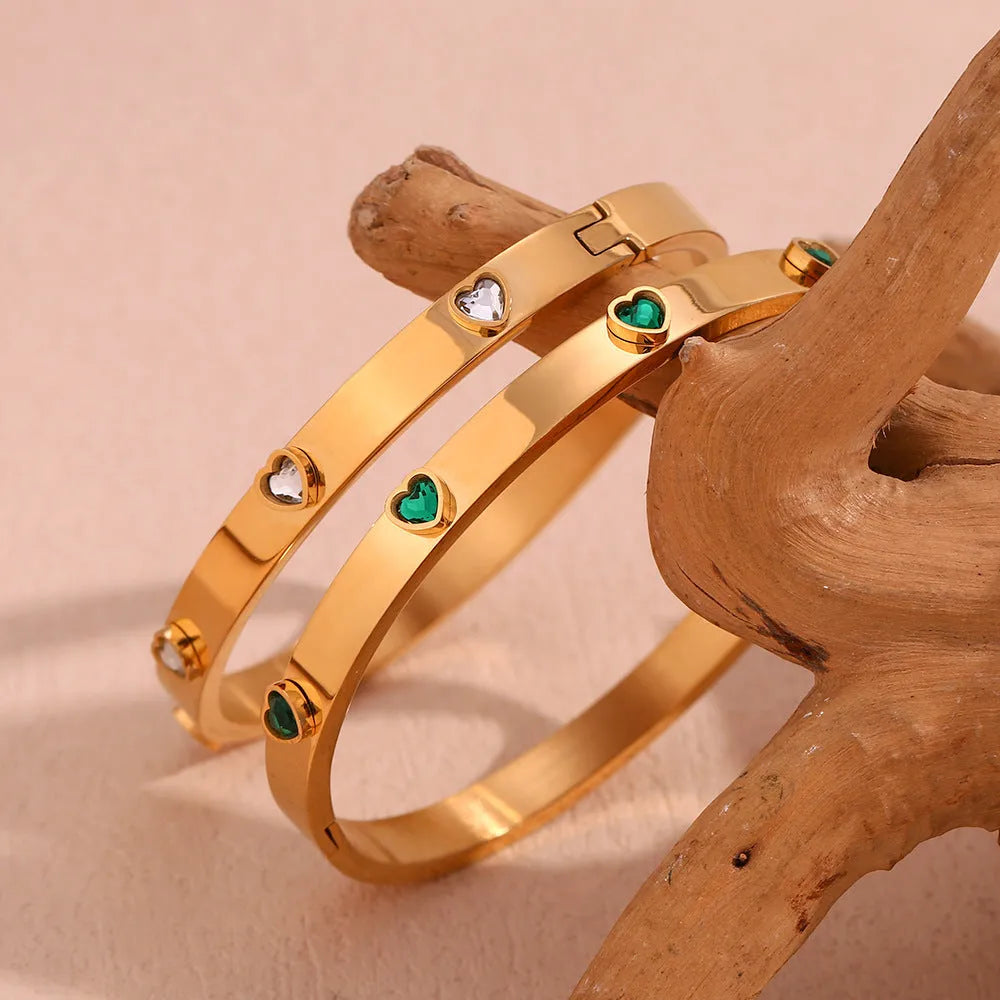 Stainless steel bracelet with micro-inlaid peach heart design in golden electroplated finish