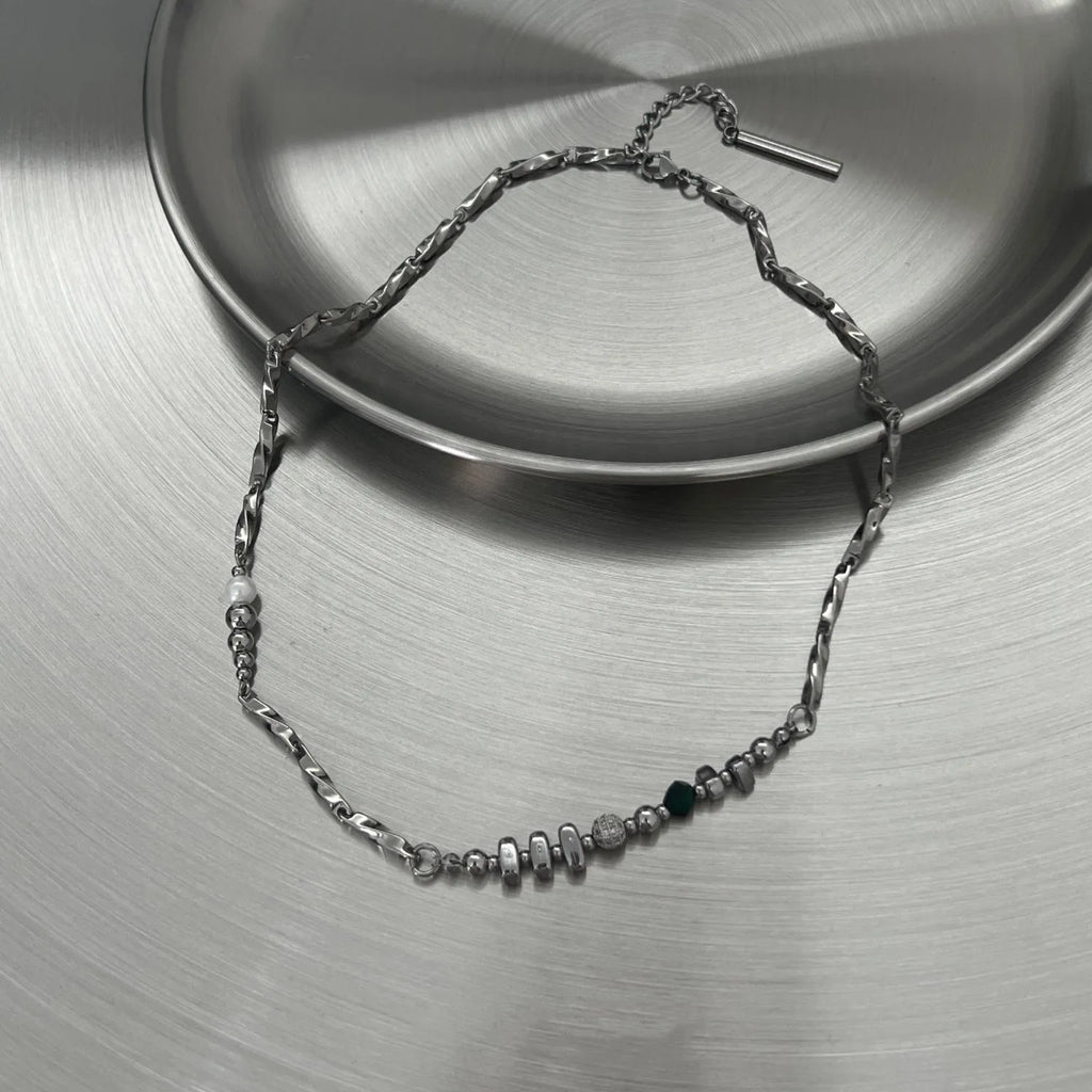 Polished stainless steel necklace in broken silver with adjustable chain, cold wind style, unisex design