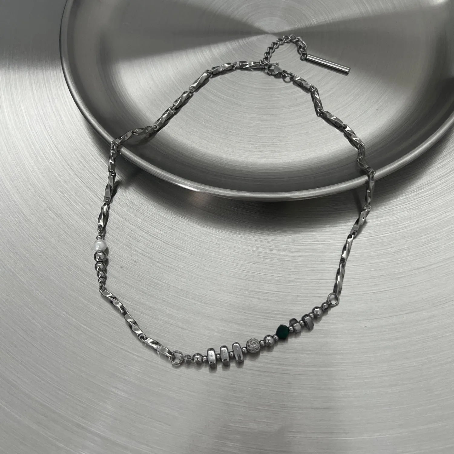 Polished stainless steel necklace in broken silver with adjustable chain, cold wind style, unisex design