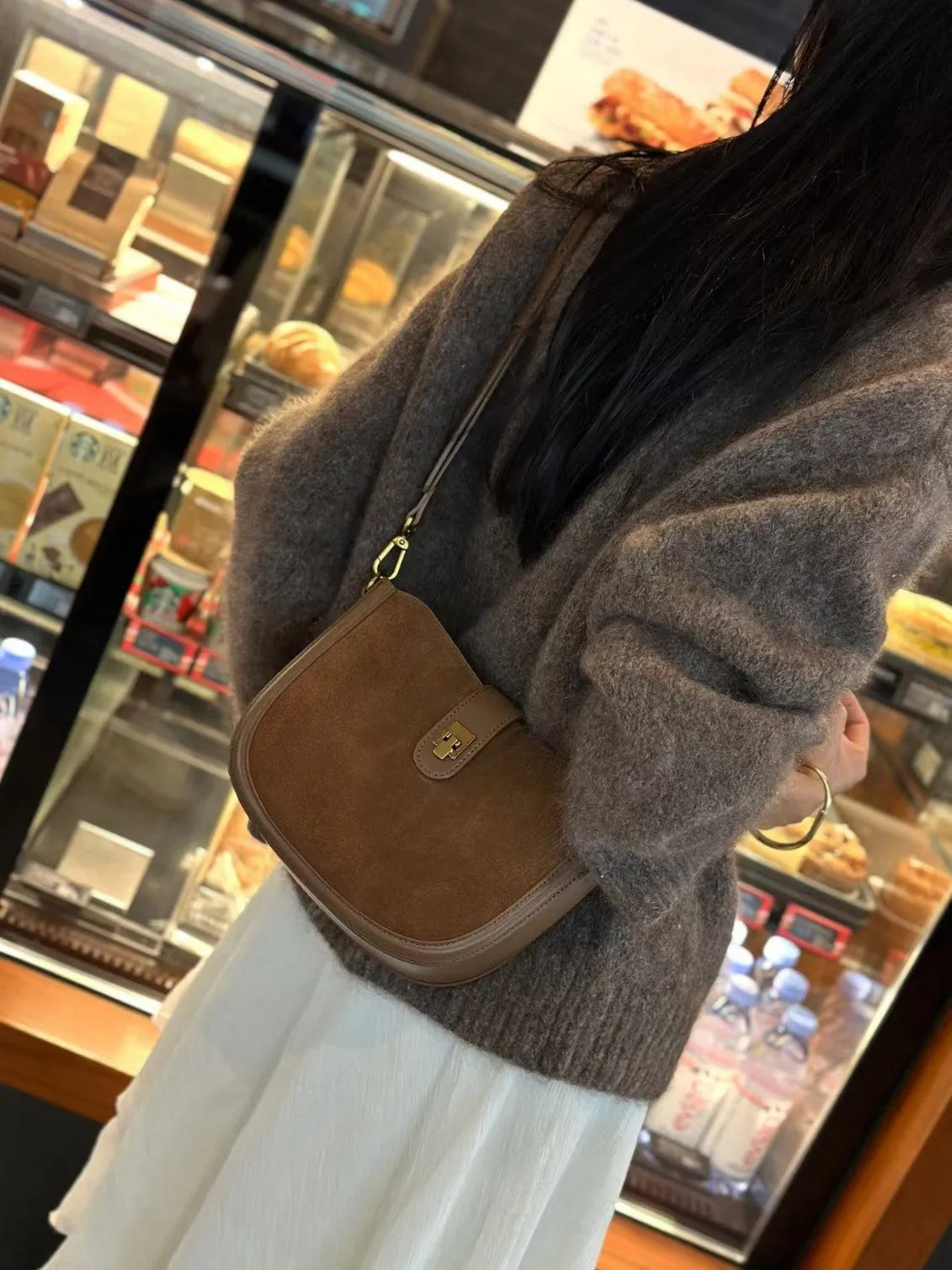 Women's genuine leather crossbody bag in black with sandwich pocket design