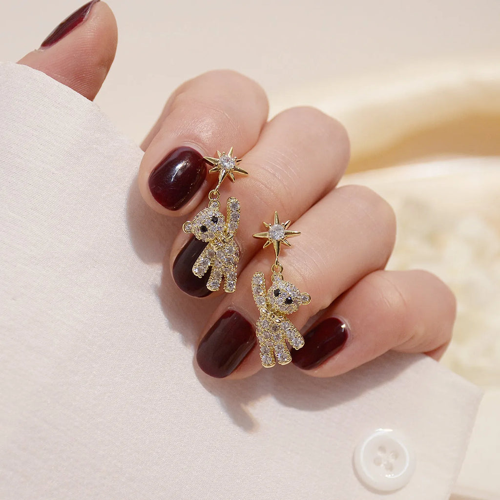 Korean-style star stud earrings for women, diamond finish, gold colour with silver needle post