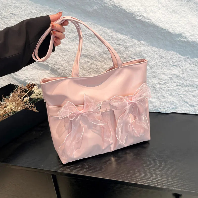 College style bow tote bag with double straps and zippered internal compartment in black colour