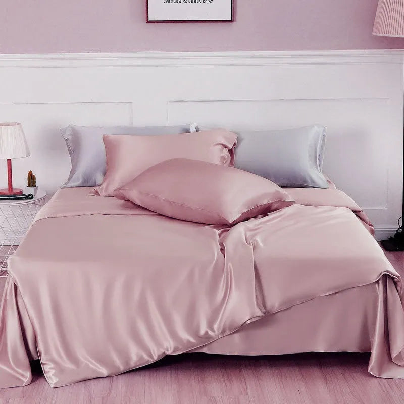 Double-sided silk duvet cover in solid colour with plain weave construction