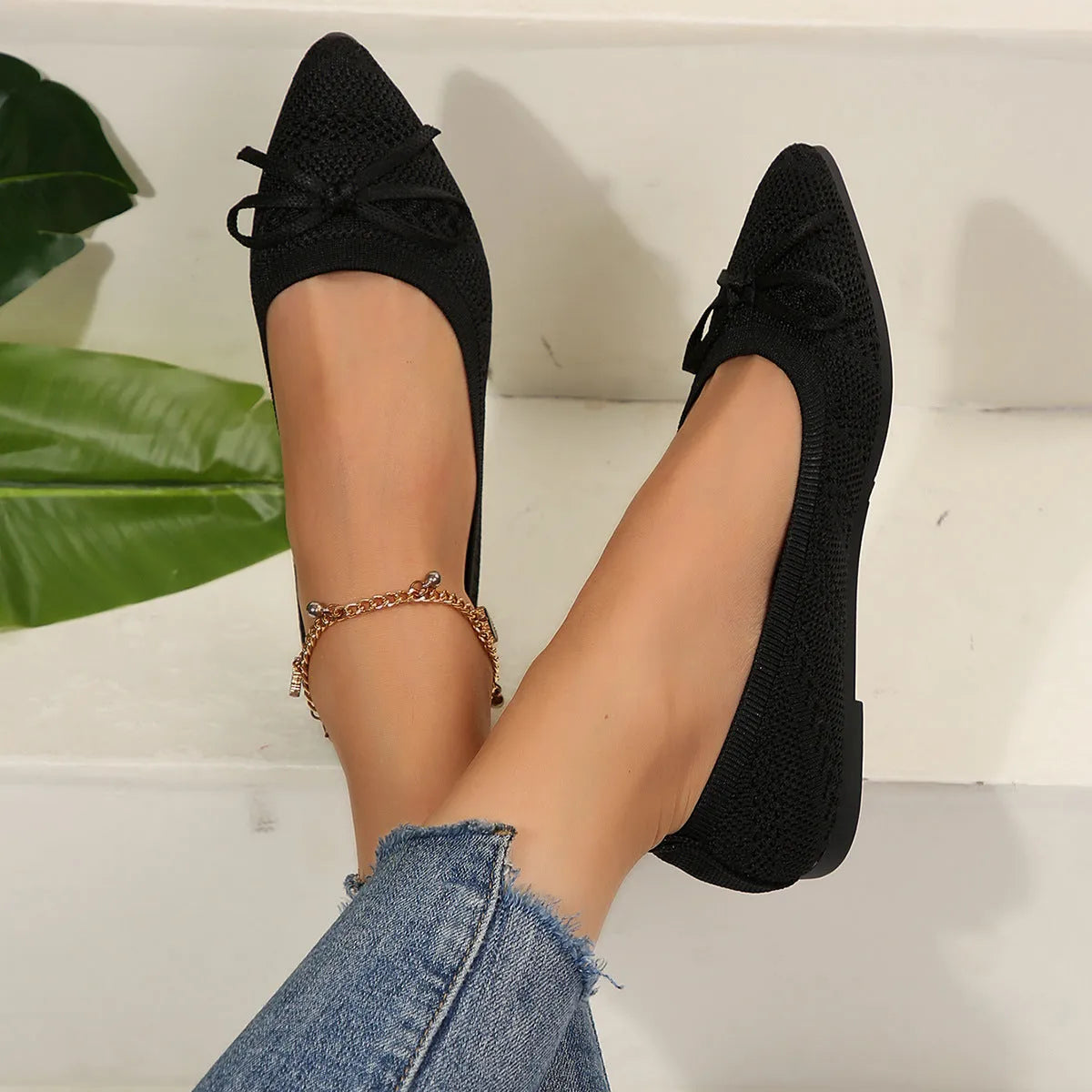 Women's pointed-toe knitted loafers with bow detail in matcha green colour