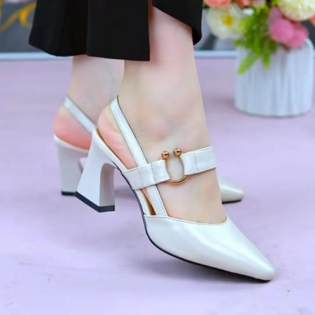 Women's closed toe sandals in pigskin leather with chunky block heel and oversleeve fastening