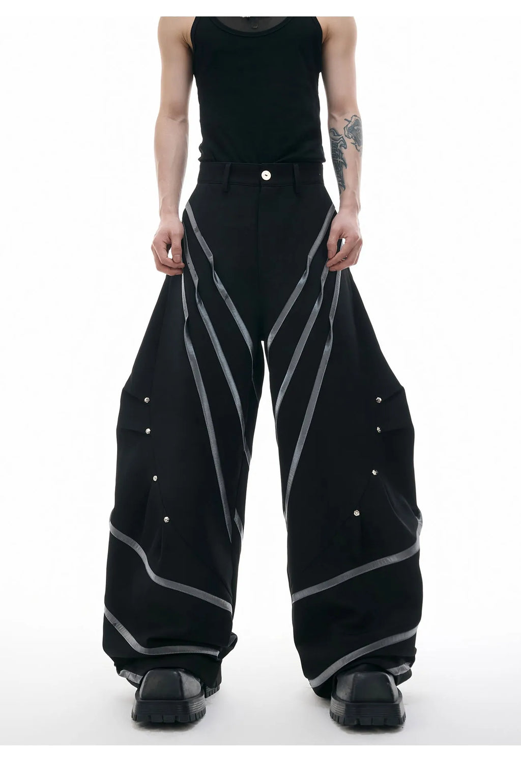Men's polyester trousers with three-dimensional cutting and metal striped rivet pleated design in black and white colour options