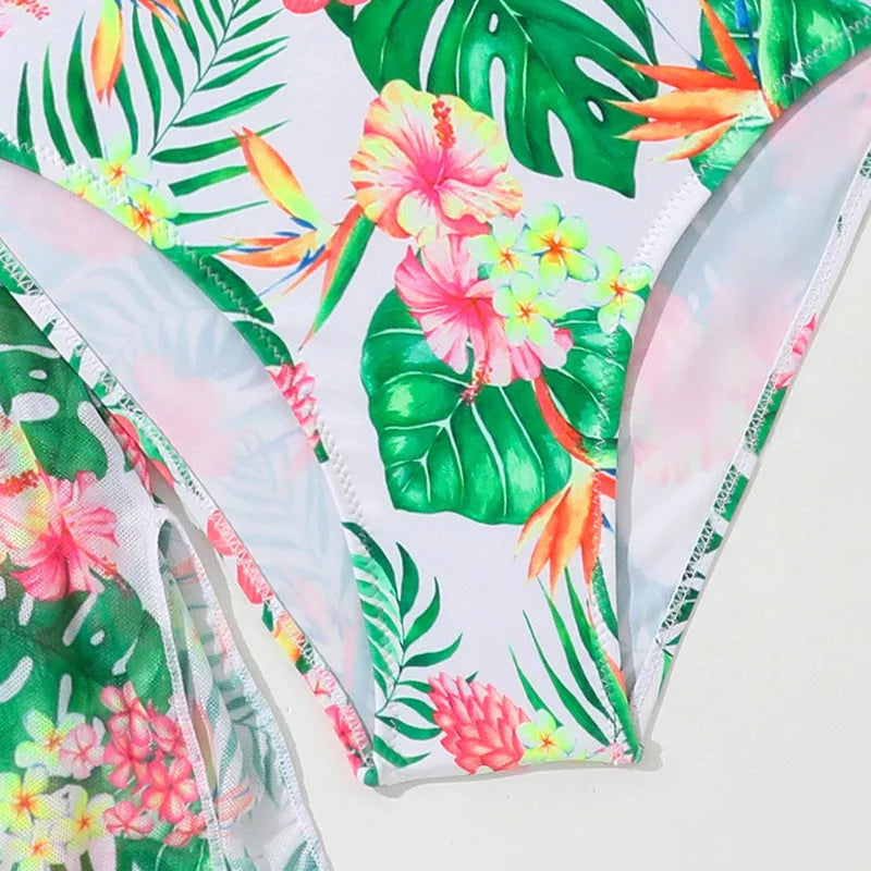 Girls' three-piece swimsuit set with floral pattern and overskirt for swimming activities
