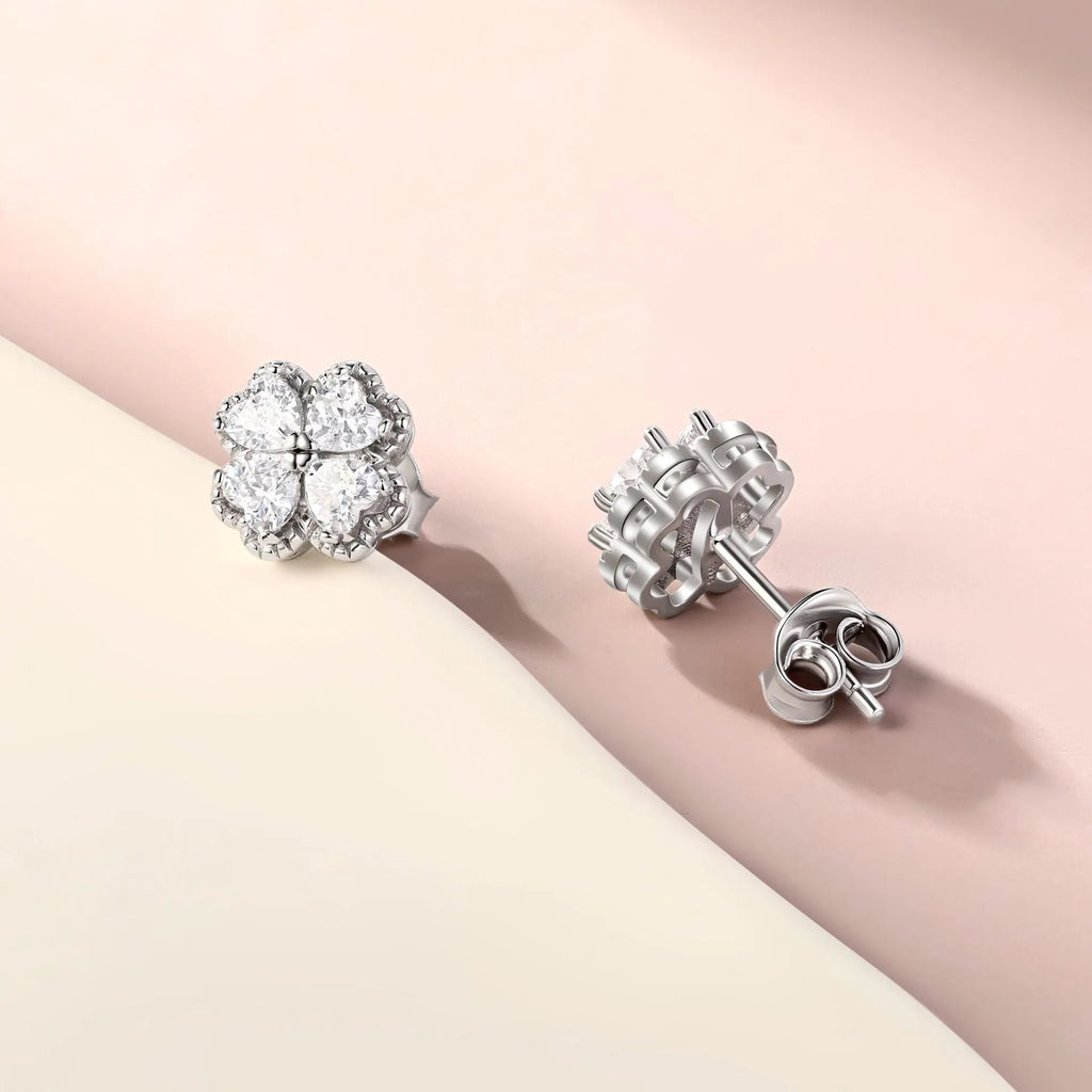 Pair of silver heart-shaped earrings with a four-leaf clover design and zircon stones in white gold colour.