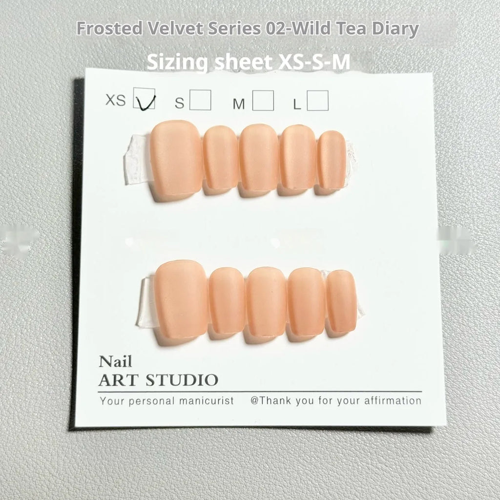 Frosted velvet texture press-on false nails with Cat's Eye glitter and Aurora effects in short ladder shapes.