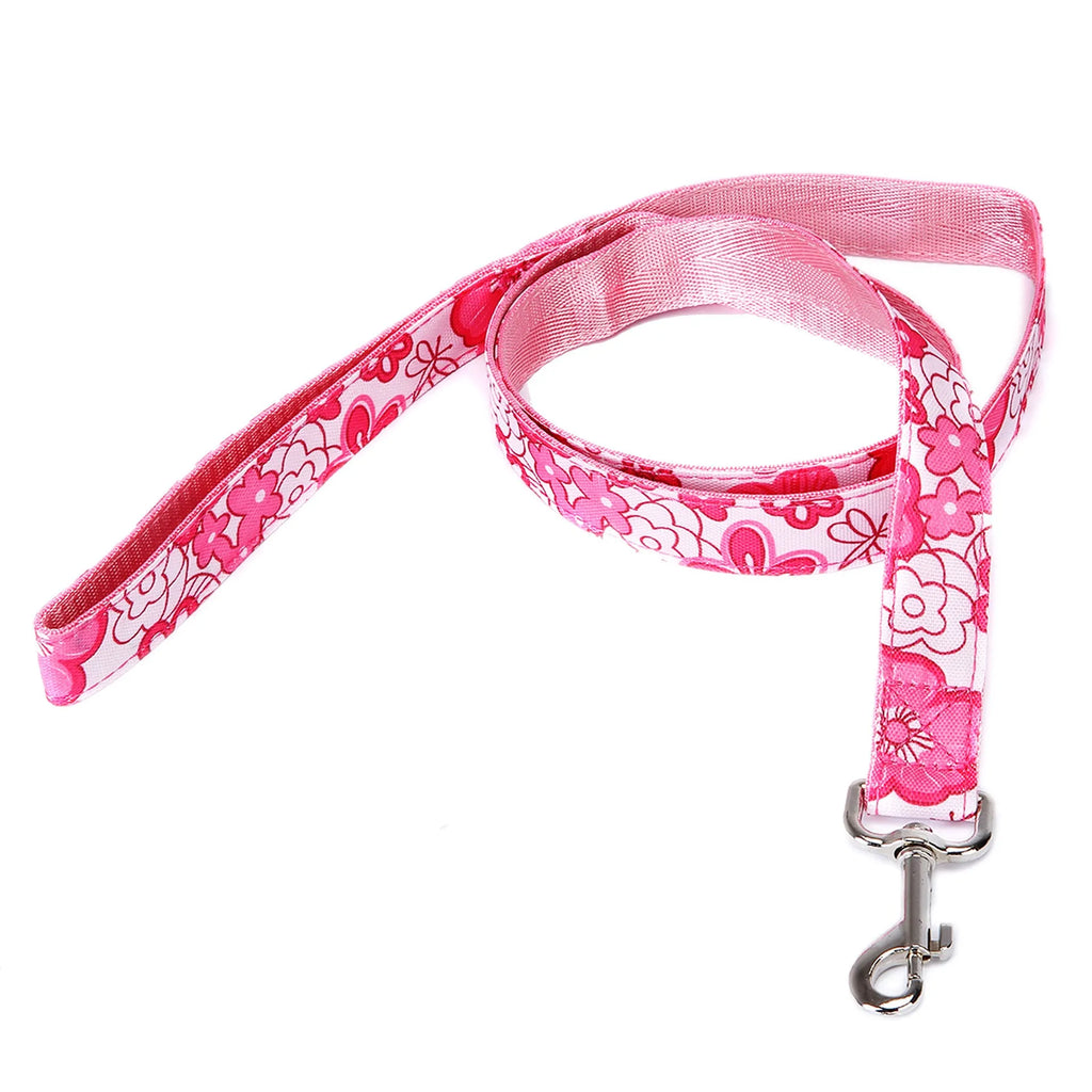 Black pet hand holding traction rope with plaid stripe design measuring 120cm in length