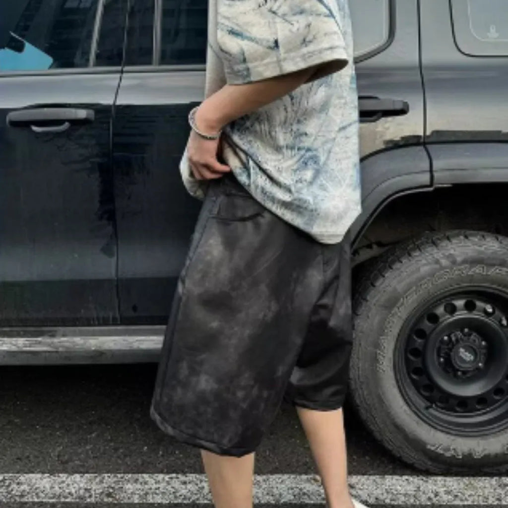 Man wearing a loose-fit Korean-style T-shirt with a dirty print effect and round neck.