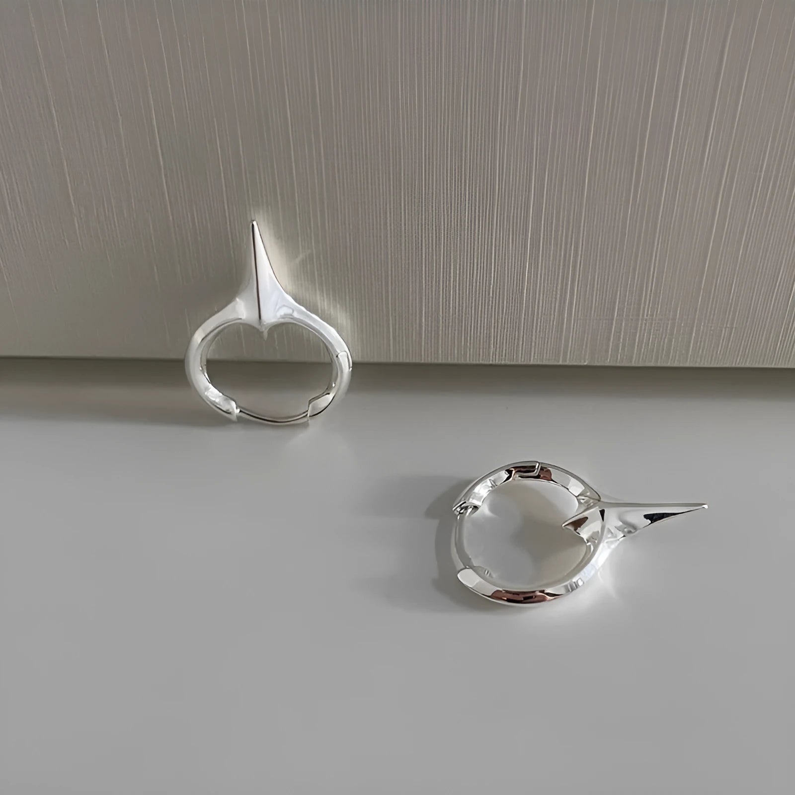 Geometric star-shaped ear clips for women with white gold plating in platinum colour