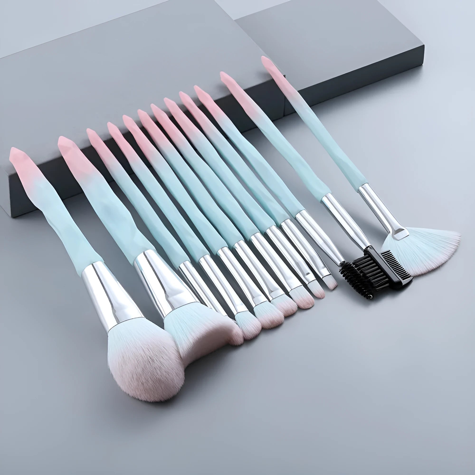 15-piece diamond handle makeup brush set with man-made fibre bristles, portable 13cm length, blue and brown handles