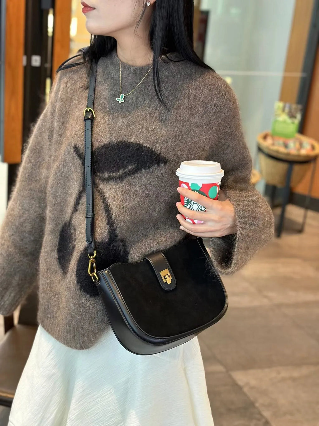 Women's genuine leather crossbody bag in black with sandwich pocket design