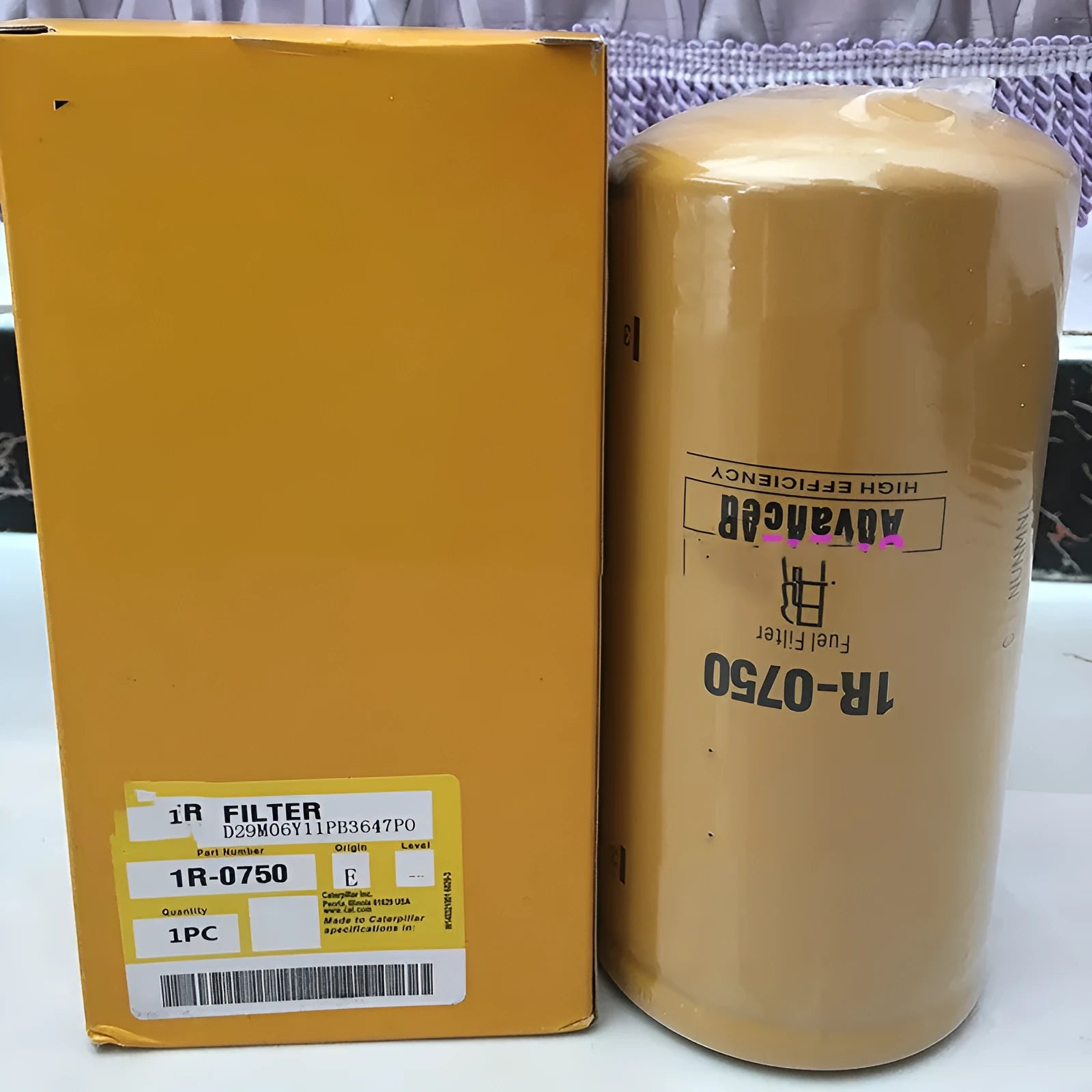 Fuel filter element with specification code 1R-0750 for diesel fuel systems