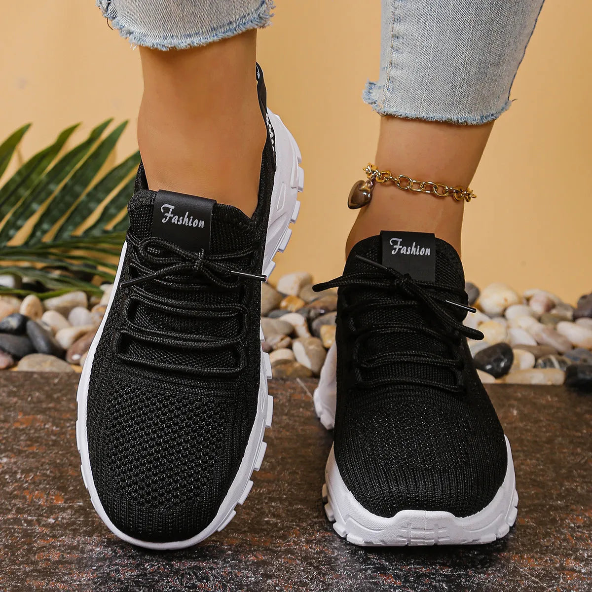 Women's low-top breathable mesh sports shoes in flyknit style with platform heel