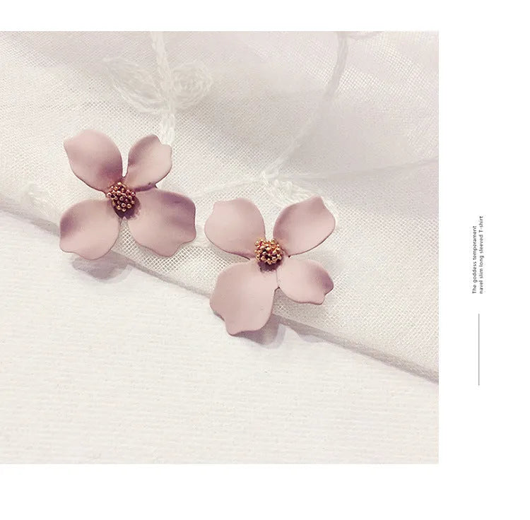 Women's floral stud earrings in white or pink electroplated alloy with flower shape design