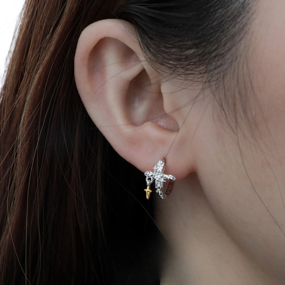 925 silver geometric cross earrings with round design elements in white gold colour