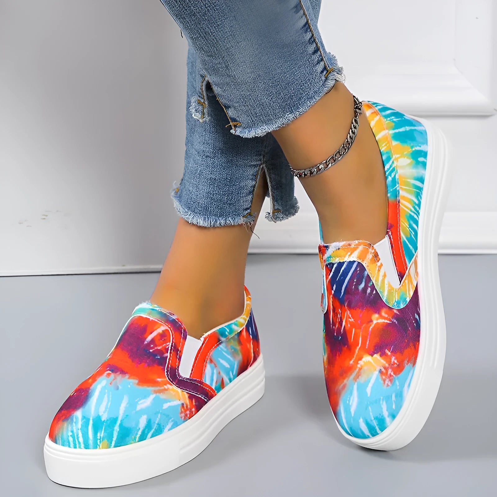Women's casual low-top canvas shoes with flat rubber sole in blue, available in larger sizes up to UK 43.
