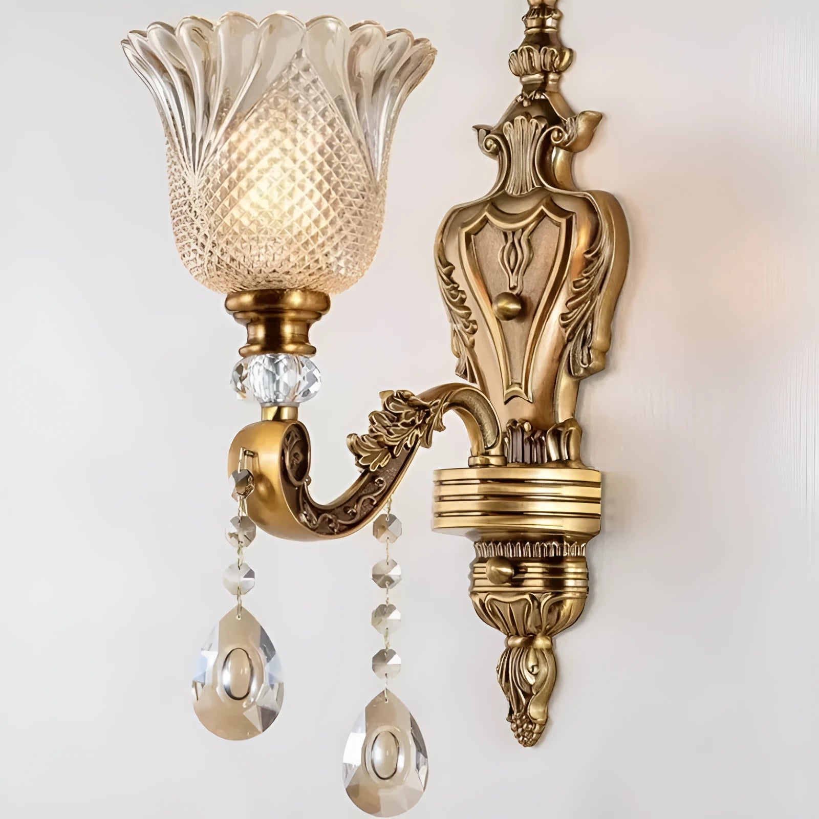 Retro crystal glass wall lamp, single-head, European style, for living room or corridor decorative lighting