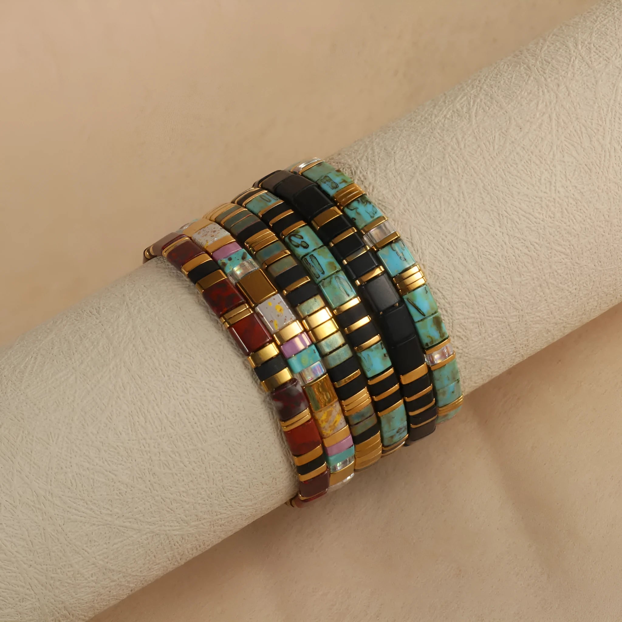 Geometric pull bead bracelet with glass and coloured glaze beads in round design