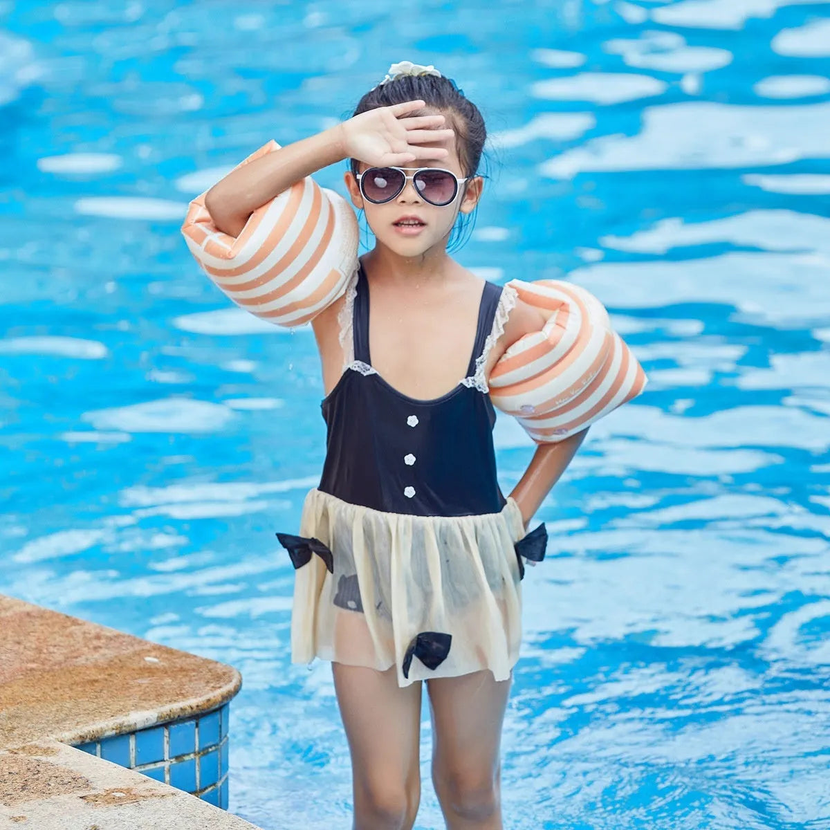 Pair of cylinder blue PVC swimming arm floats for children and adults retro series