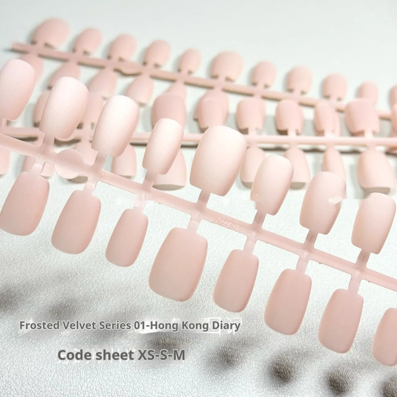Frosted velvet press-on false nails with electroplated Cat's Eye pattern in short ladder sizes XS, S, and M.