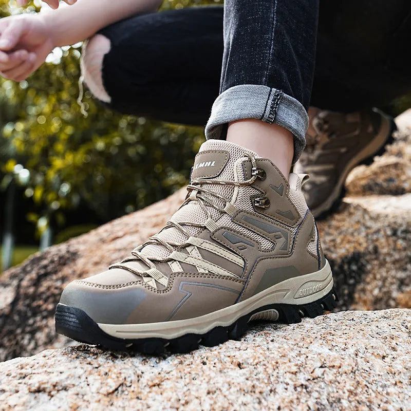 Women's flannel high-top hiking sneaker in multiple colours with front lace-up and rubber sole.
