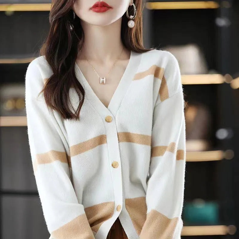 Women's knitted cardigan with 3D stripe pattern in V-neck slim fit design