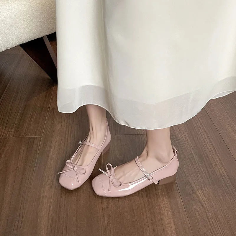 Multicolor low heel retro flats with rhinestone and sequin decoration, pointed toe, square heel, in pink colour