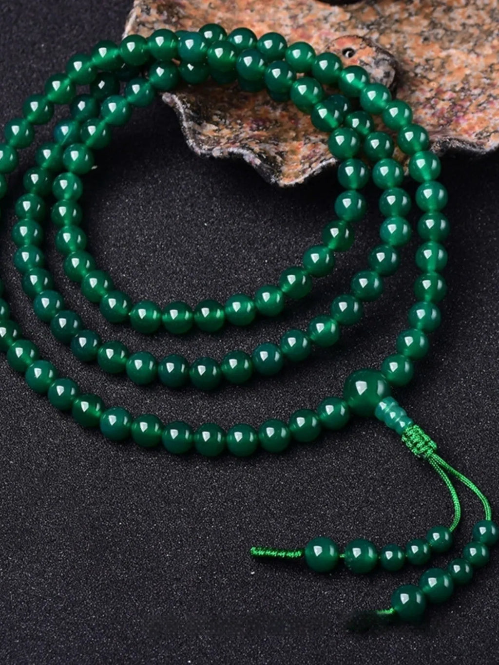 Handmade natural green agate bracelet with 108-bead thangka pendant and multi-circle ornamentation