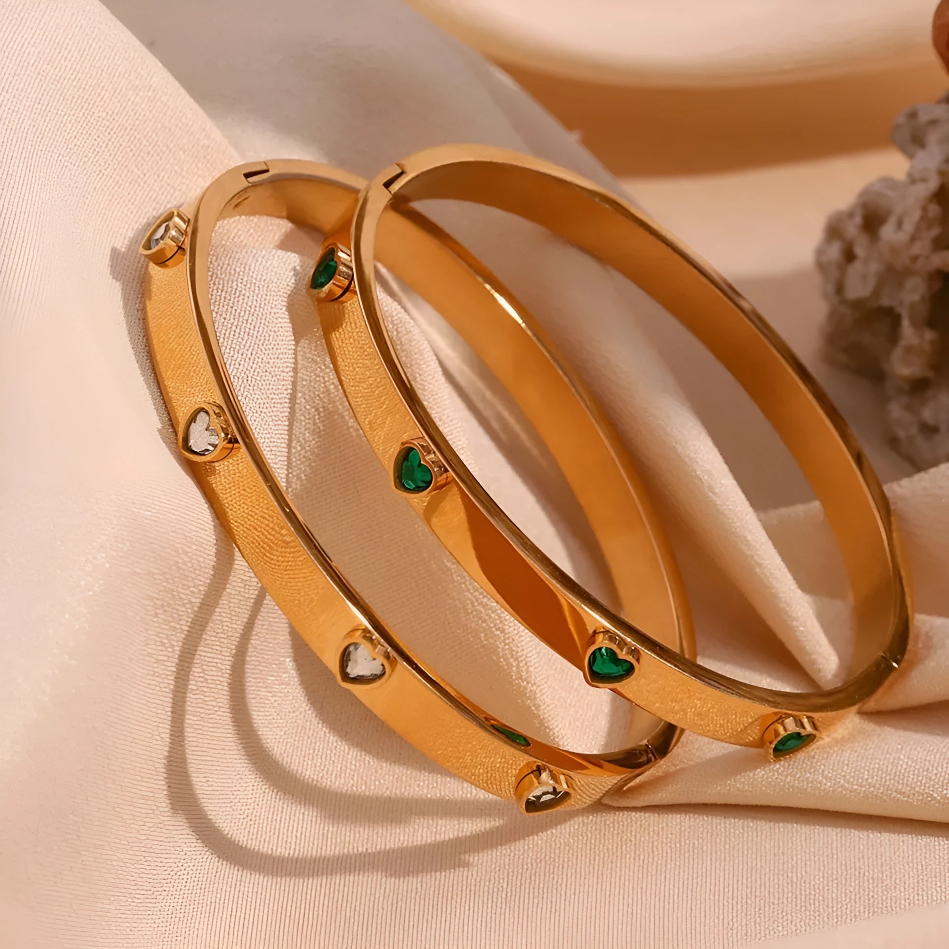 Stainless steel bracelet with micro-inlaid peach heart design in golden electroplated finish