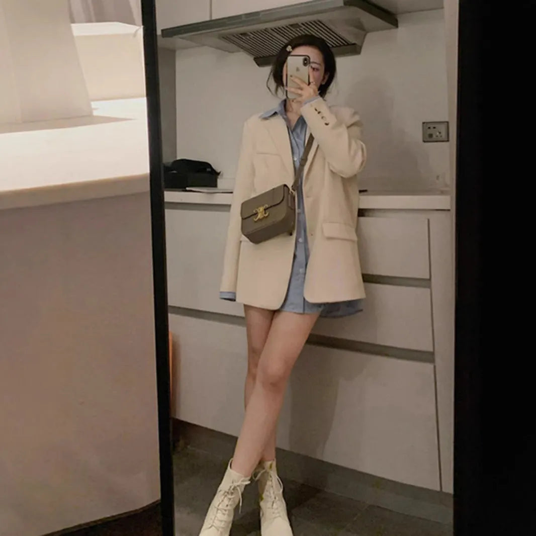 Korean style solid colour polyester suit jacket with long sleeves and pocket detail.