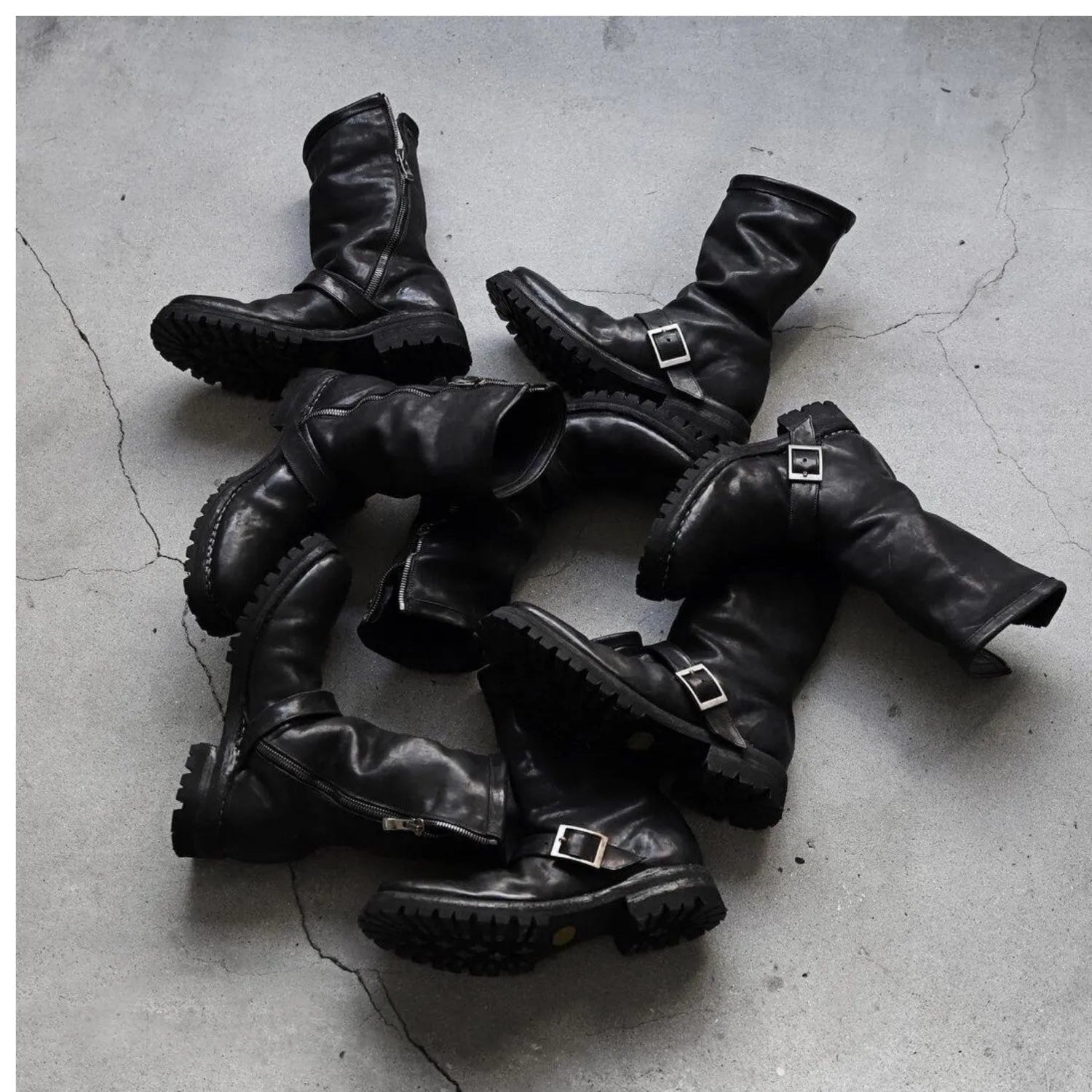 Men's black retro Martin ankle boots with a side zip closure and round toe.