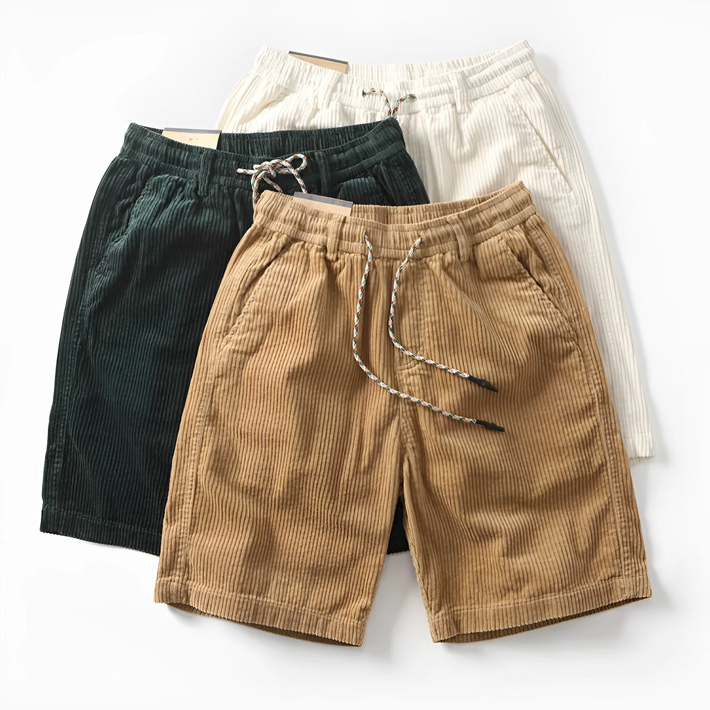 Men's retro American-style cargo shorts in khaki colour with straight-leg cut and multiple pockets