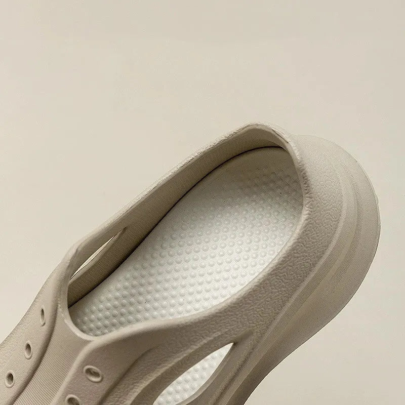 Fashion thick-soled EVA clogs slippers in black for women and men, non-slip indoor outdoor beach shoes with wrapped toe