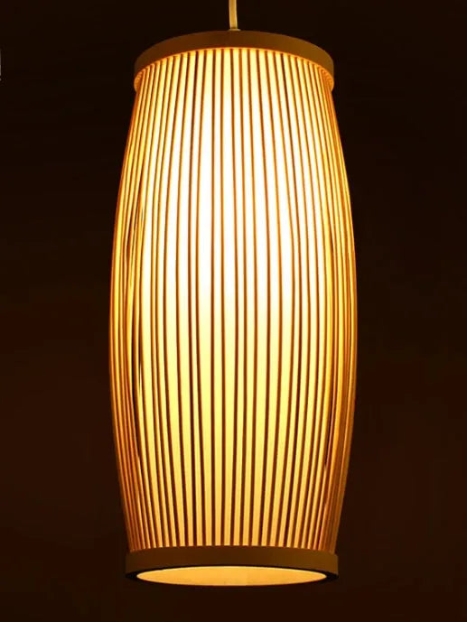 Bamboo woven pendant lamp with 15cm diameter and natural finish