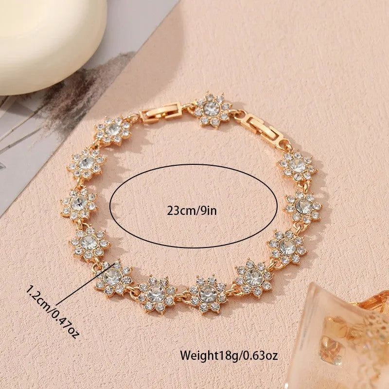 Coloured gemstone bracelet with flower-shaped design in gold and silver colour variations