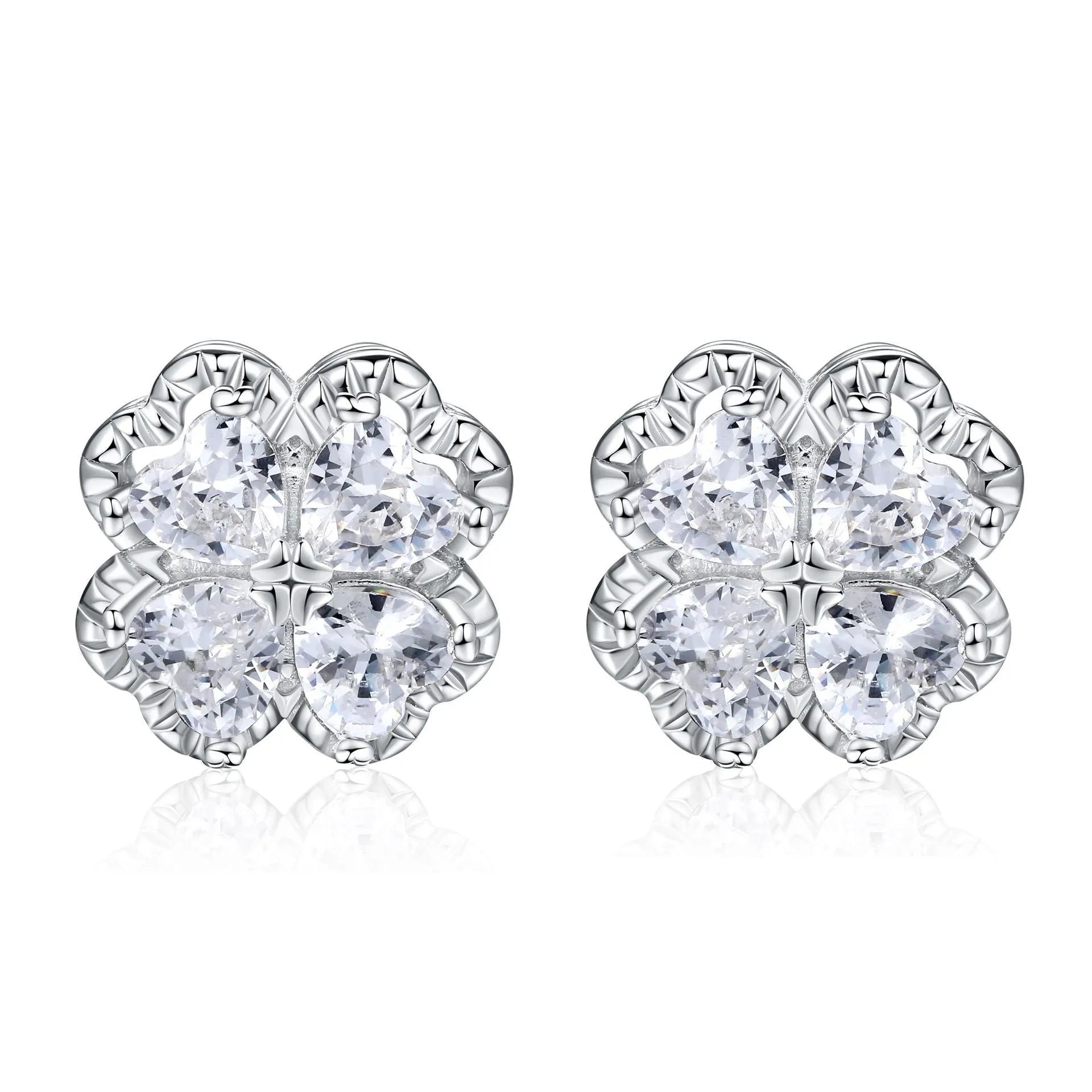 Pair of silver heart-shaped earrings with a four-leaf clover design and zircon stones in white gold colour.