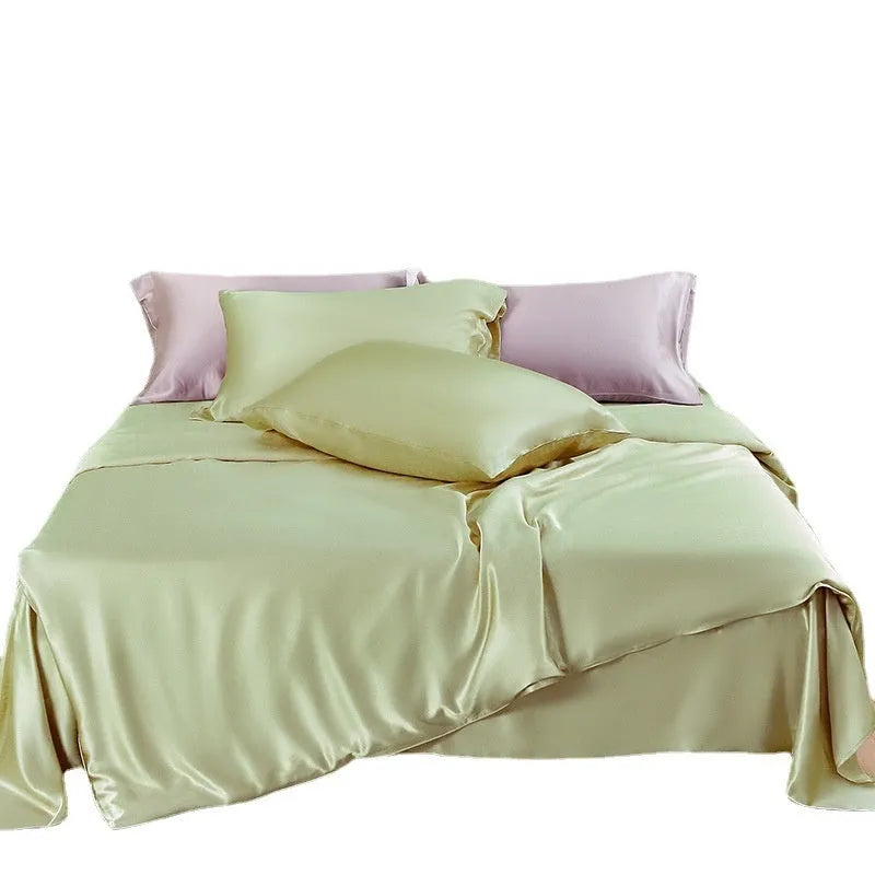 Double-sided silk duvet cover in solid colour with plain weave construction
