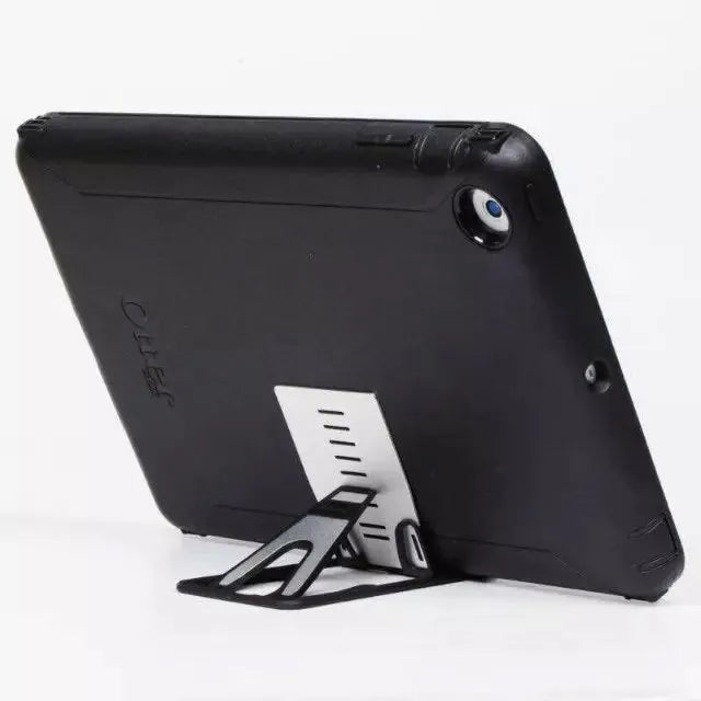 Black minimalist card phone holder for desk, measuring 8.5cm wide by 5cm deep.