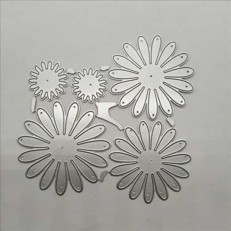 Silver high carbon steel cutting knife mould for cake decoration measuring 12.5x13cm