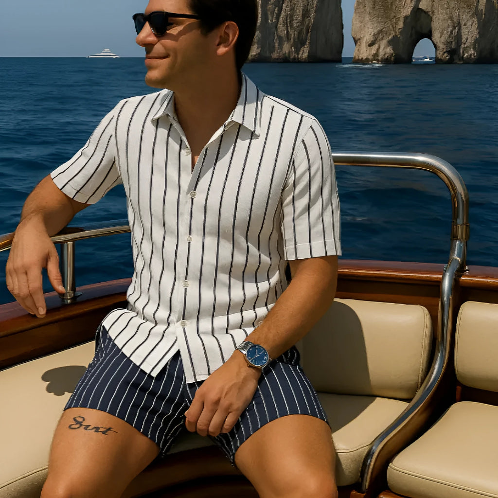 Men's light mature casual beach outfit consisting of a shirt and shorts in four-sided elastic fabric.