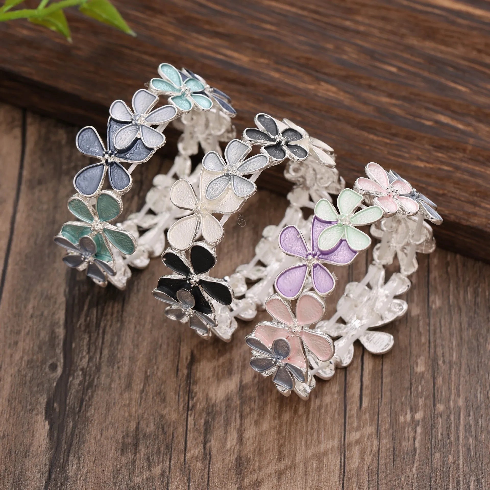 Women's zinc alloy elastic flower bracelet with magnetic clasp in blue floral design