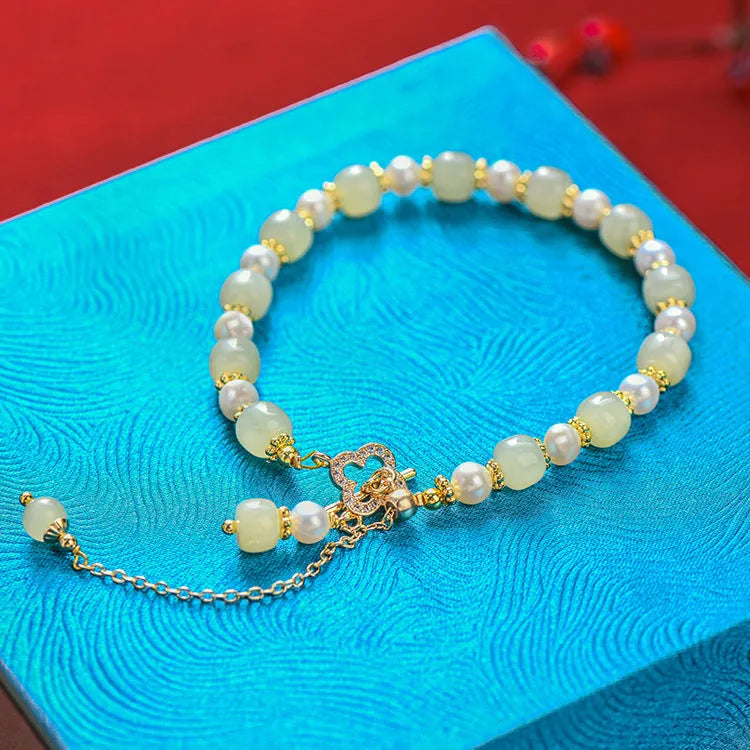 Women's Hetian jade pearl pendant bracelet with gold tone alloy clasp in Chinese style