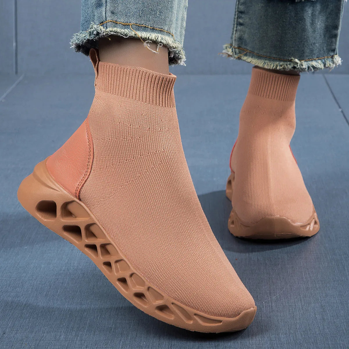 Women's flat-heel ankle boots in mesh with round toe, shown in terracotta warriors colour.