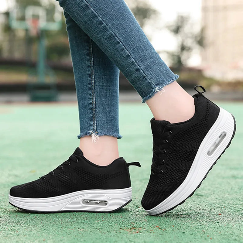 Women's solid colour platform casual shoes with flyknit upper, T-shaped ribbon, and vulcanised sole.
