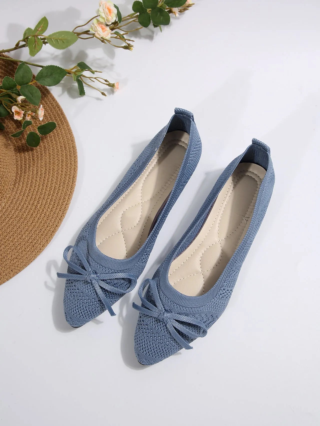 Women's pointed-toe knitted loafers with bow detail in matcha green colour