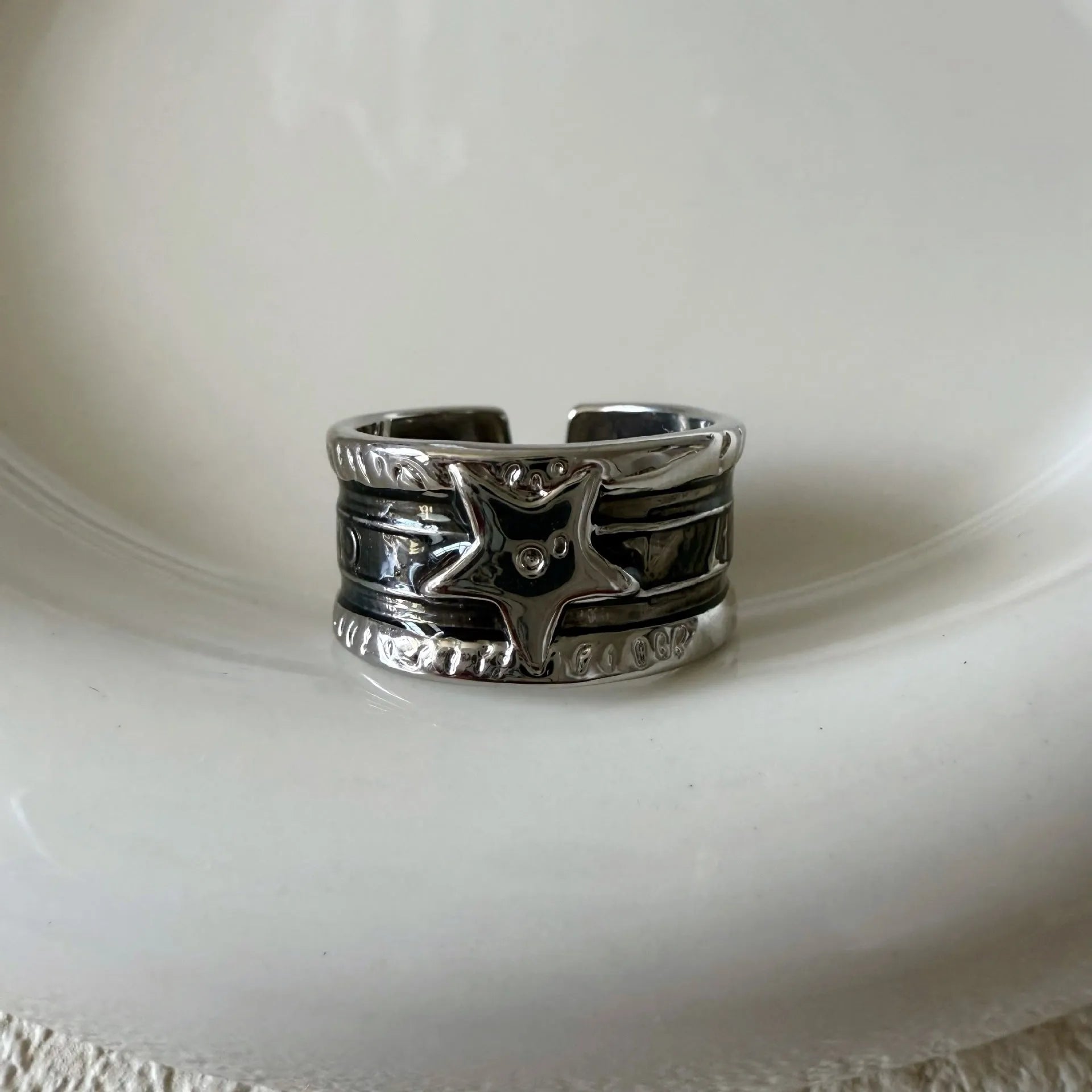 Adjustable retro distressed drop oil ring with geometry design and line elements on copper