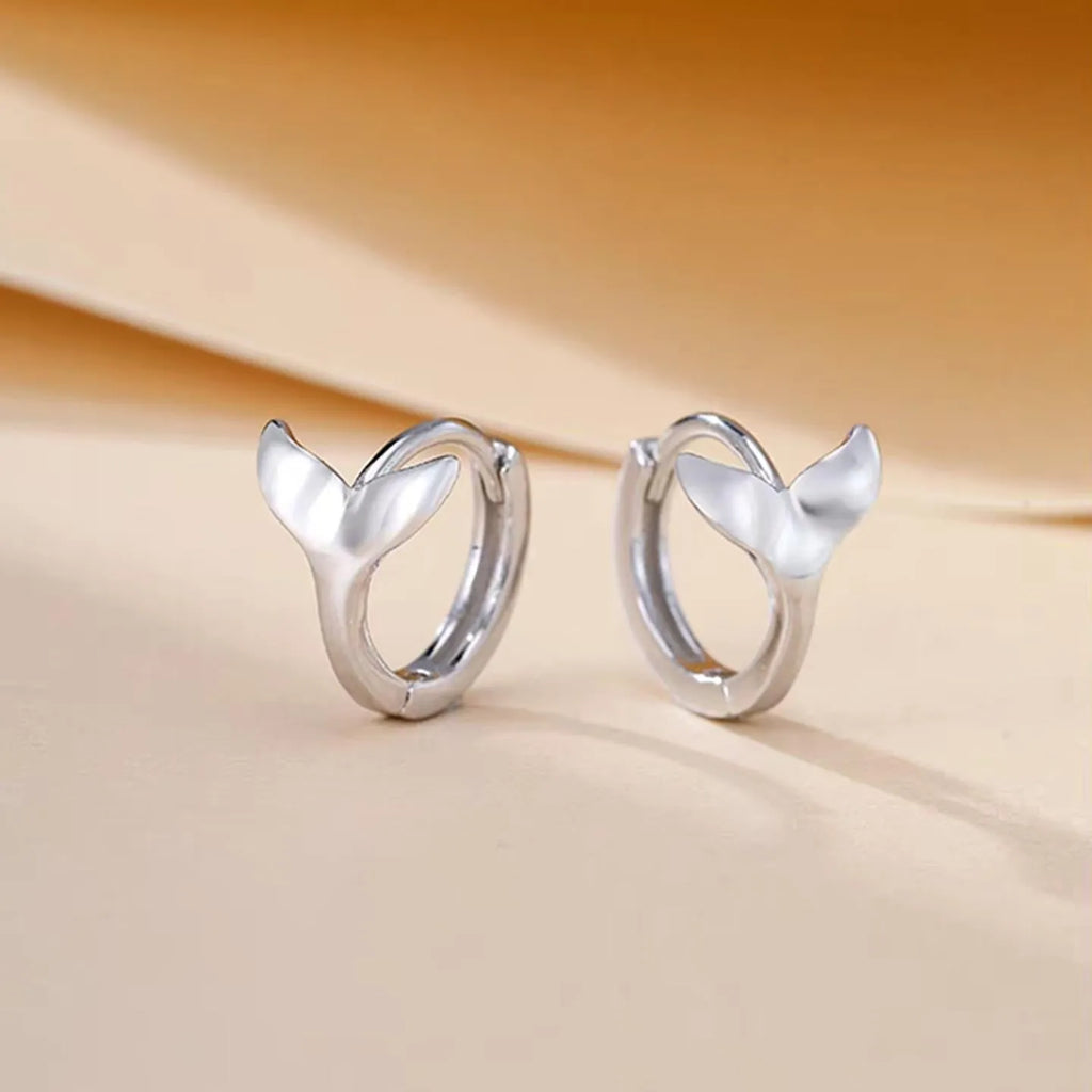 Women's fishtail design earrings in electroplated copper available in white gold or yellow gold colour